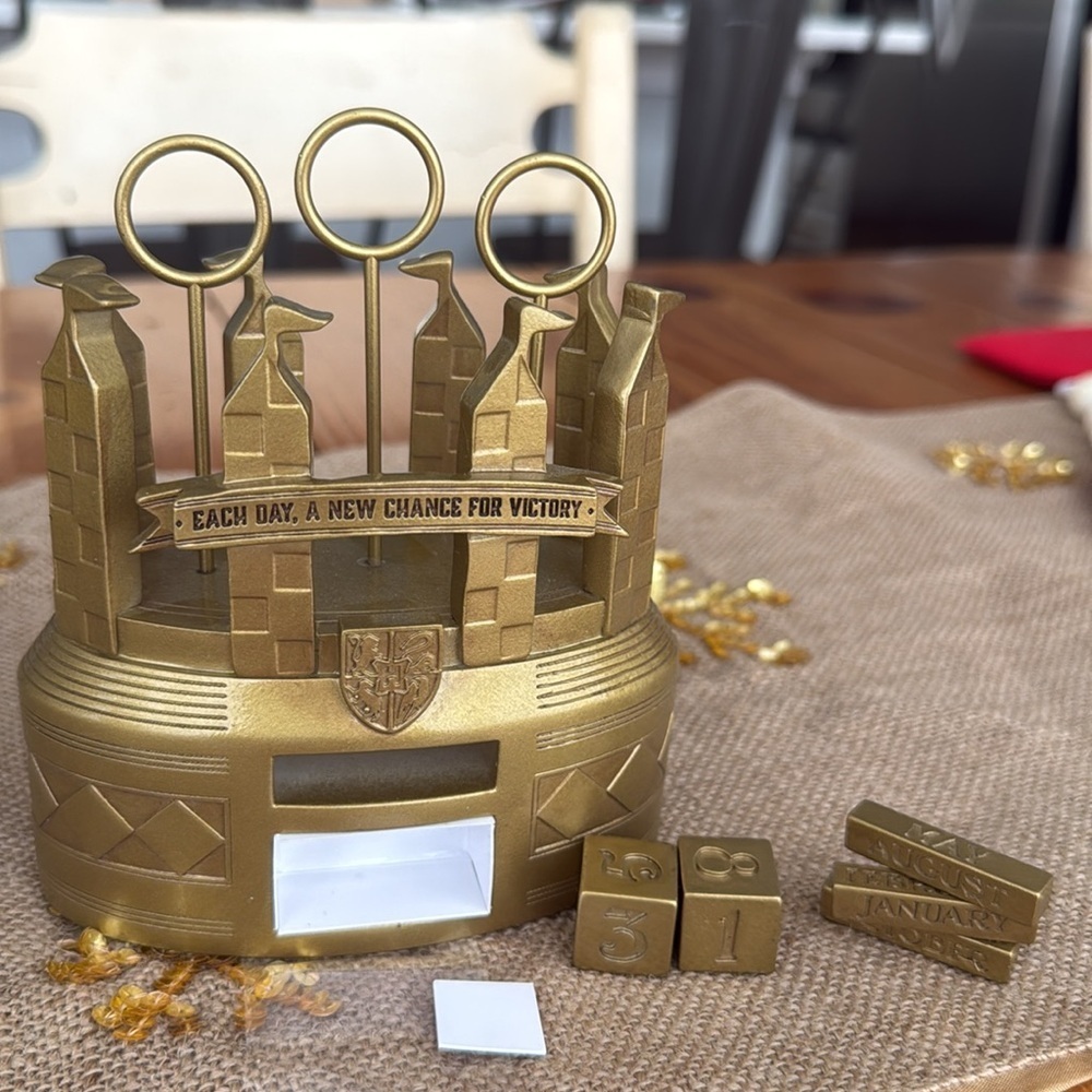 Harry Potter™ Quidditch™ Pitch Perpetual Calendar for Office/Home. NEW - Picture 9 of 13